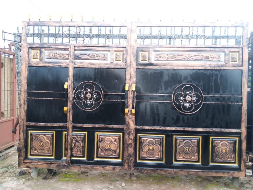 Golden Black Classic Gates